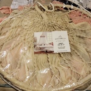 Queen West Trading Co. Bed canopy